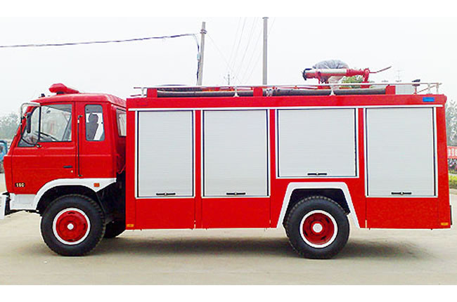东风145单排水罐消防车