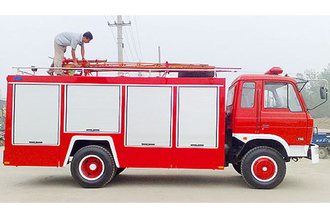 东风145单排水罐消防车正侧面图片